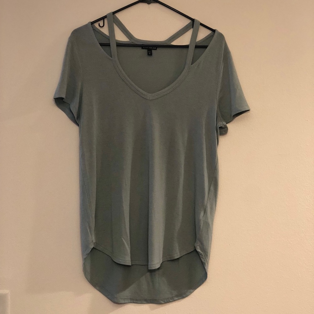 Express t-shirt with cut-out